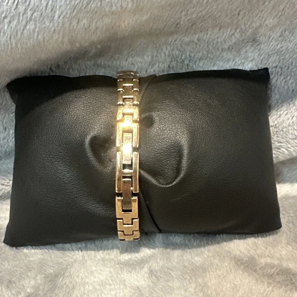 Anne Klein Women's AK/2682 Ceramic Bracelet Rosegold-Tone Watch